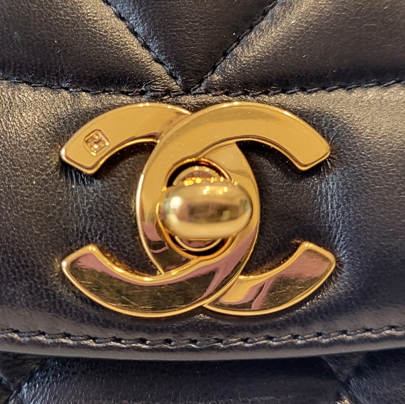 CHANEL Quilted Small Single Flap Black - Picture 13 of 16